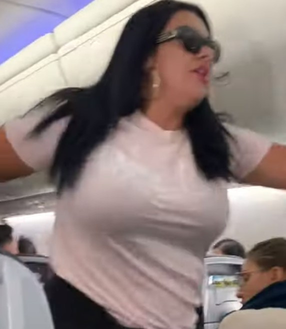 Woman assaults her boyfriend on plane for looking at other women (video)