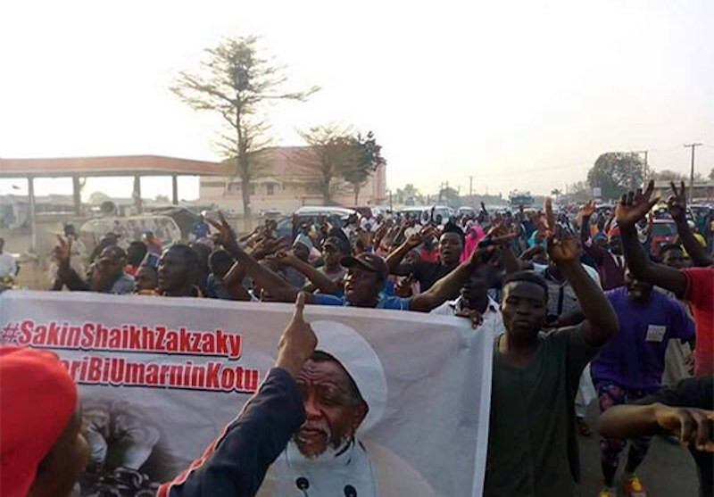 Shi?ites bury dead members, vow to continue protest today