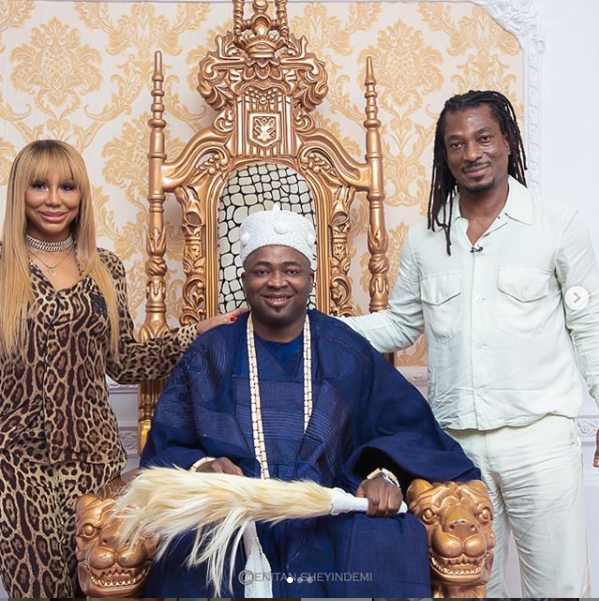 US singer, Tamar Braxton and her Nigerian boyfriend Adefeso pay a courtesy visit to Oba Elegushi of Ikate Kingdom (Photos)