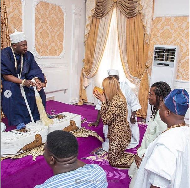  US singer, Tamar Braxton and her Nigerian boyfriend Adefeso pay a courtesy visit to Oba Elegushi of Ikate Kingdom (Photos)