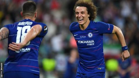 David Luiz celebrates with Olivier Giroud