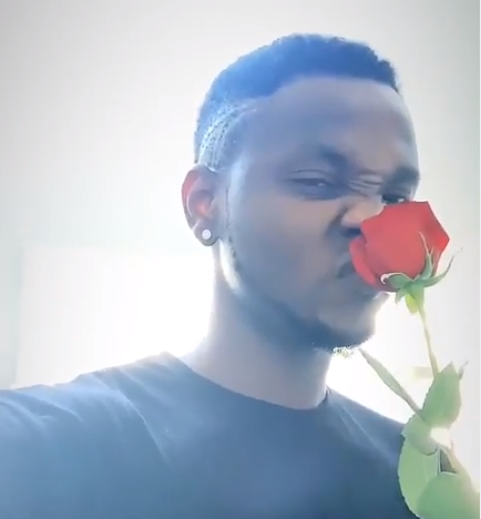 Kizz Daniel hilariously mocks Nigerian women who copy foreigners by sniffing flowers (video)