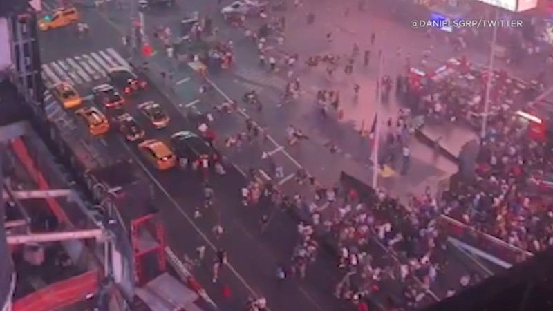 Many injured after engines of motorcycles are mistaken for gunshots at Times Square