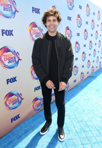 Red carpet moment from 2019 Teen Choice Awards (photos)
