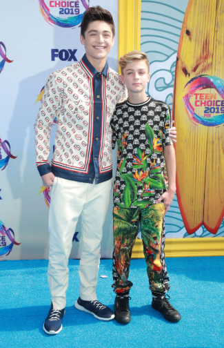 Red carpet moment from 2019 Teen Choice Awards (photos)