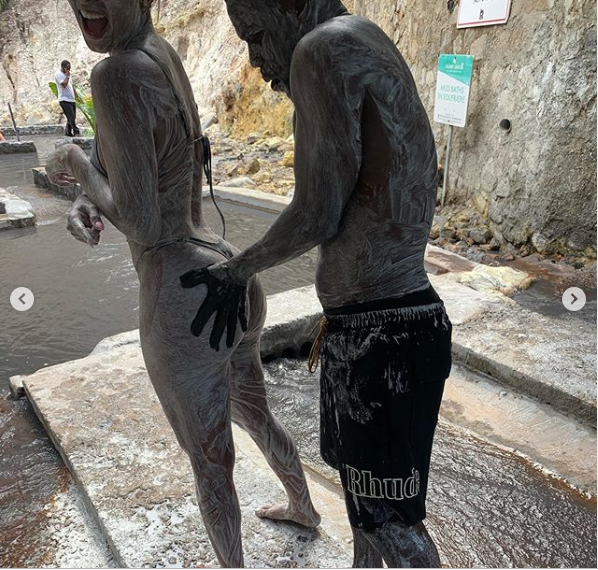 Kevin Hart grabs wife Eniko Hart