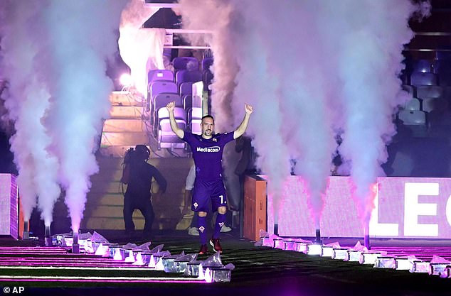 Franck Ribery is welcomed by 12,000 fans at Stadio Artemio Franchi after completing move to Fiorentina (Photos)