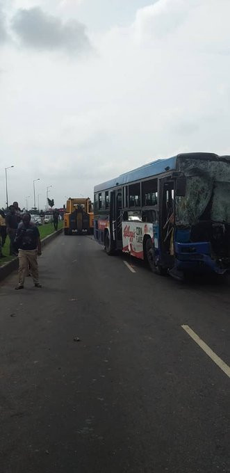 One dead, many injured as cement truck collides with a BRT bus in Lagos (photos/video)