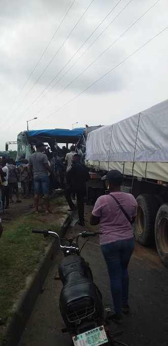 One dead, many injured as cement truck collides with a BRT bus in Lagos (photos/video)