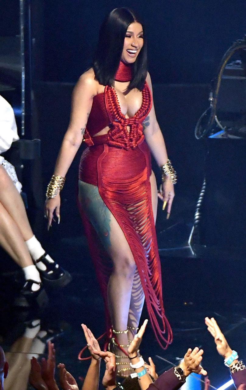 Cardi B was a vision in red at the 2019 VMAs