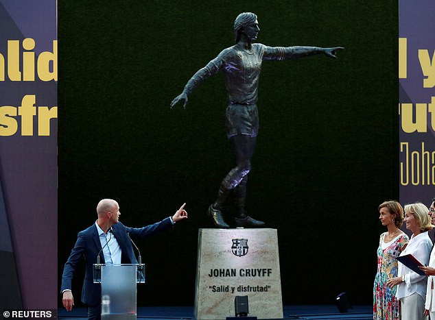 Barcelona unveil giant statue outside Camp Nou in honour of late club legend Johan Cruyff (Photos)
