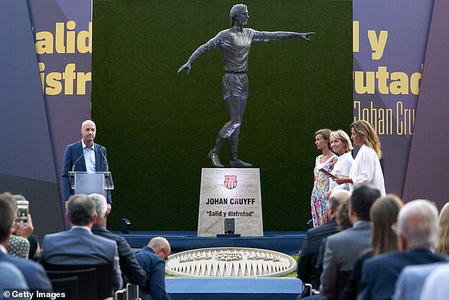 Barcelona unveil giant statue outside Camp Nou in honour of late club legend Johan Cruyff (Photos)