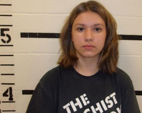 18-year-old woman arrested?after she bought an AK-47 and threatened to shoot 400 people