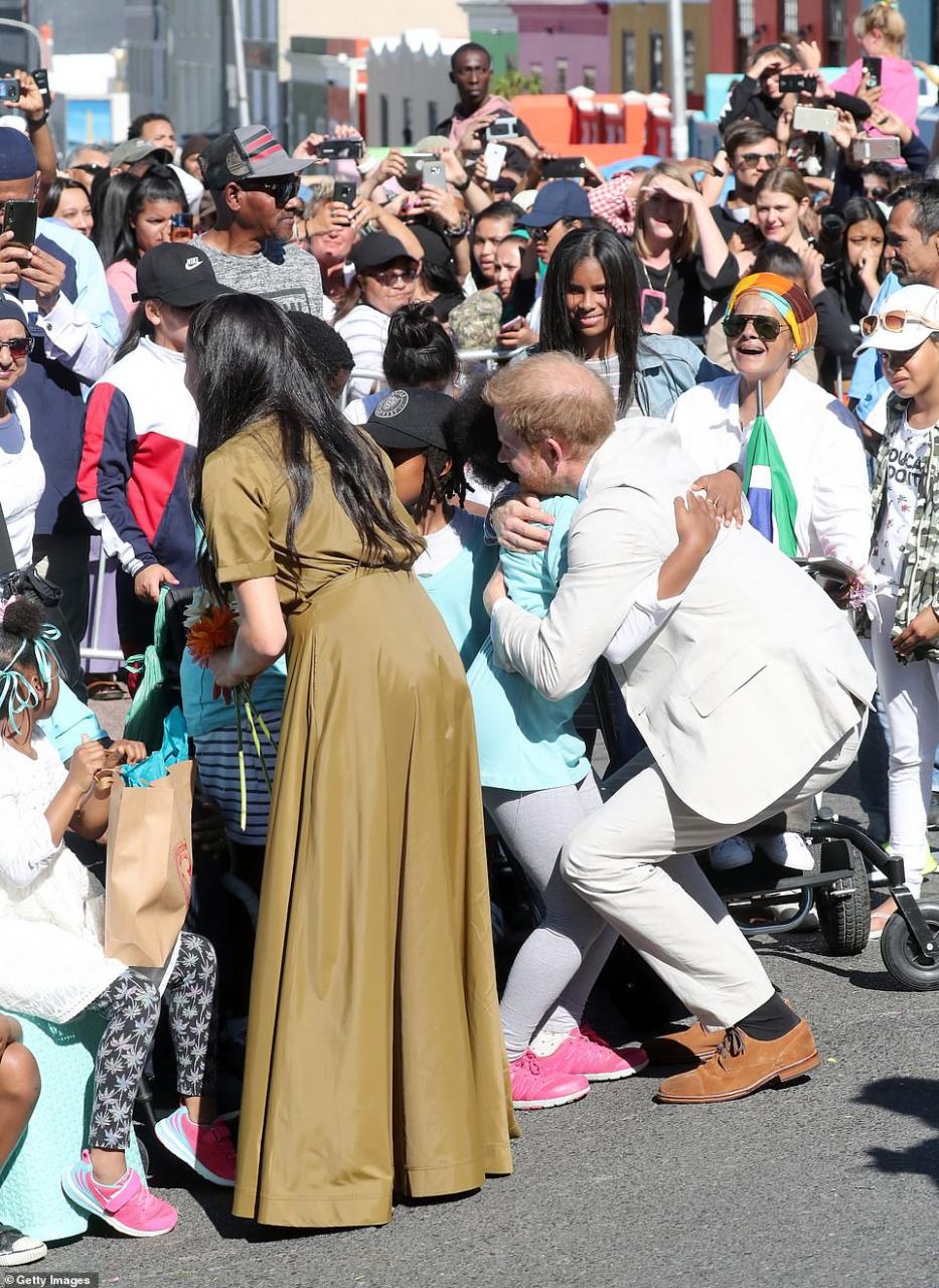 Meghan Markle wears headscarf in public for the first time as she visits Cape Town mosque with Prince Harry (Photos)