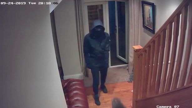 Courageous man fights off four masked robbers who broke into his home (photos/video)