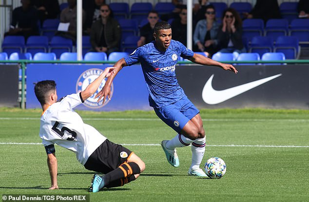 Meet Faustino Anjorin, the 17 year old Nigerian player who made history for Chelsea (photos)