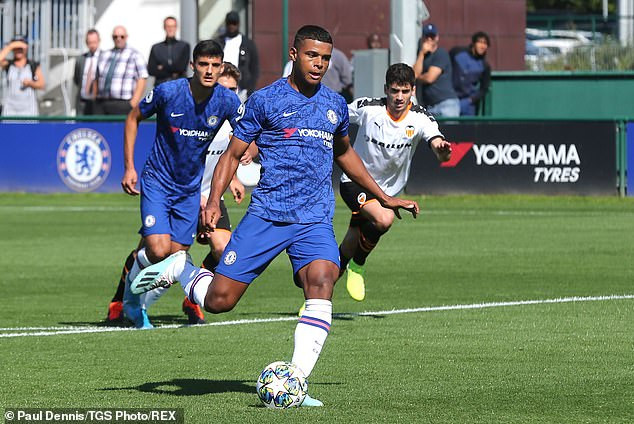Meet Faustino Anjorin, the 17 year old Nigerian player who made history for Chelsea (photos)