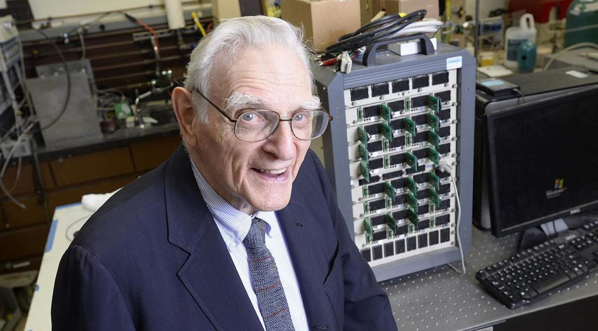 97-year-old John Goodenough becomes oldest Nobel Prize winner