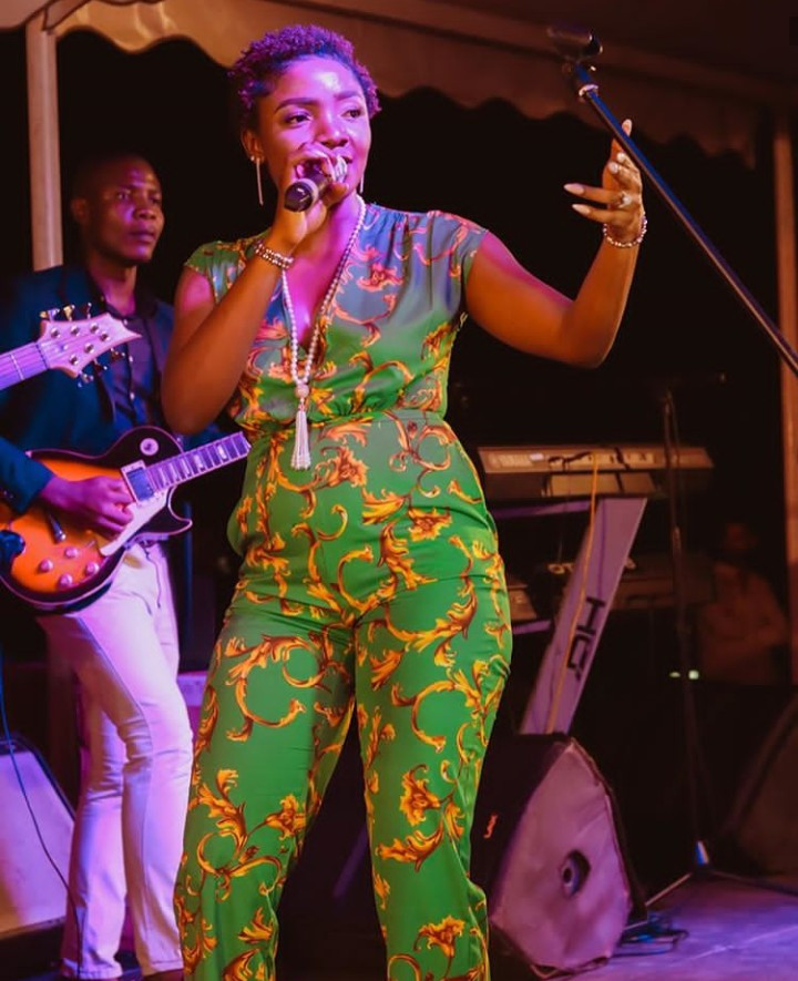 Simi seen performing with a visible bump