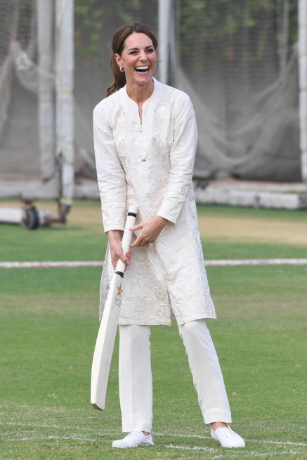 Beautiful photos of Kate Middleton and Prince William playing cricket during royal visit to Pakistan