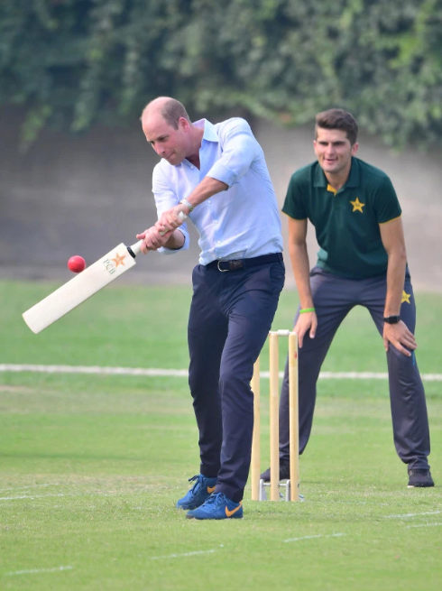 Beautiful photos of Kate Middleton and Prince William playing cricket during royal visit to Pakistan