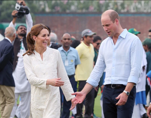 Beautiful photos of Kate Middleton and Prince William playing cricket during royal visit to Pakistan