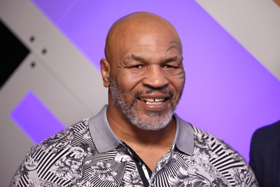 53 years old Mike Tyson defies his age to show incredible hand speed and body movement (video)