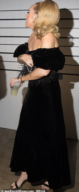 Singer Adele shows off incredible weight loss at Drake