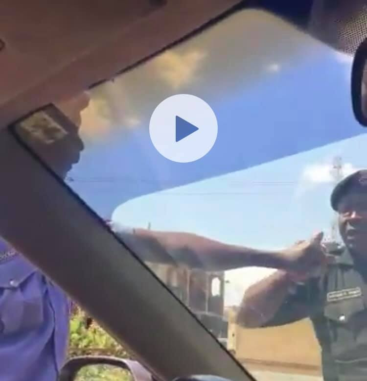 Policemen spotted quarreling in Lagos (video)