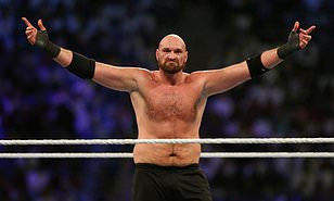 Tyson Fury defeats Braun Strowman with count-out in his debut professional wrestling match in Saudi Arabia (photos/video)