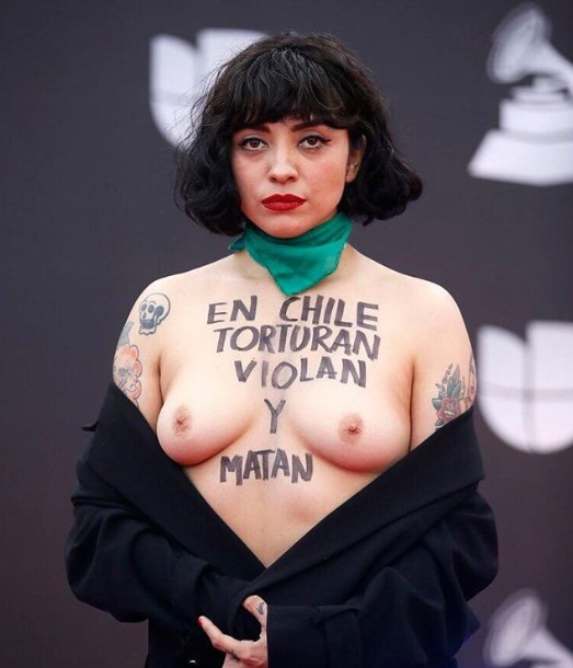 Chilean singer Mon Laferte shows her bare breasts as she goes topless on the Latin Grammys red carpet (+18 photos/video)