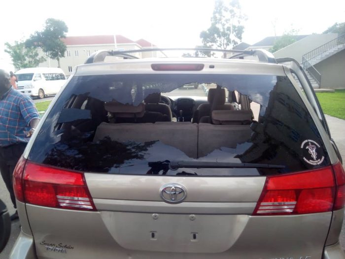 Obaseki, Oba Akiolu escape being hurt after thugs attacked them at Oshiomhole?s house in Edo (photos/video)