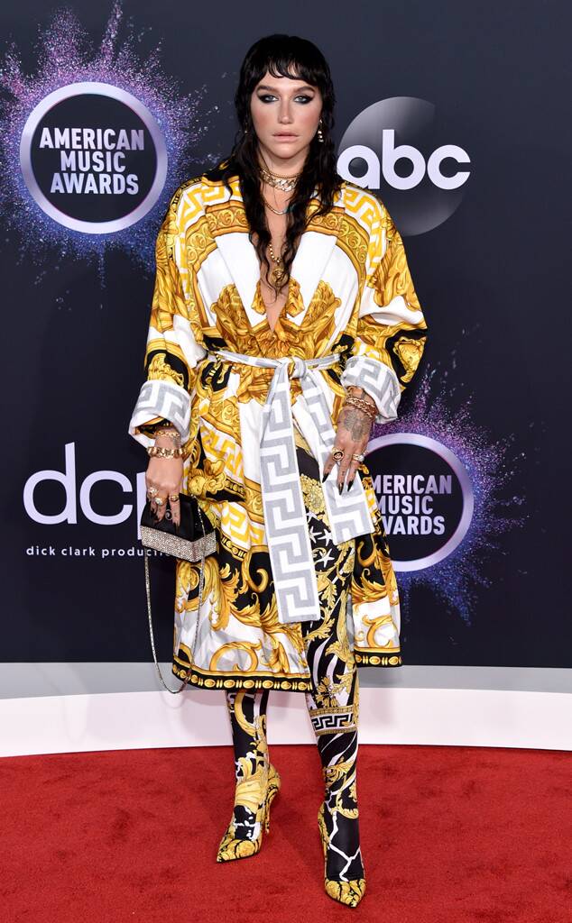 American Music Awards 2019 red carpet fashion (photos)