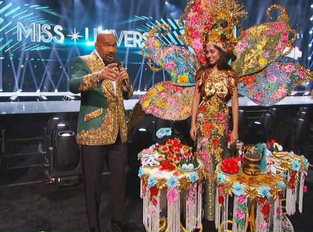Steve Harvey announces wrong 2019 Miss Universe costume contest winner (video)