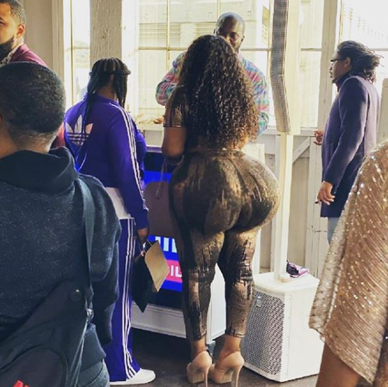 Lady whose big ass caused commotion at airport has been identified (see more photos)