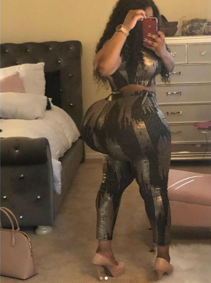 Lady whose big ass caused commotion at airport has been identified (see more photos)