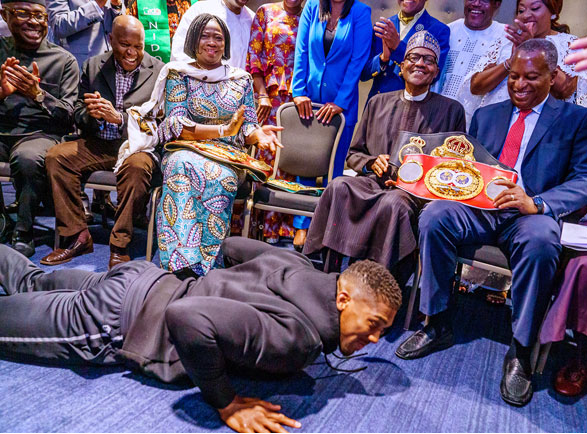 Anthony Joshua prostrates as he presents his World Heavy Championship belts to President Buhari in London (Photos)