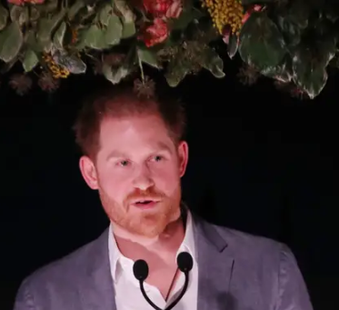 Prince Harry delivers emotional speech addressing his decision to step down from royal duties. Says he had "no choice" (video)