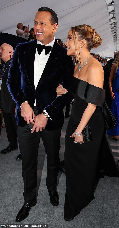 Jennifer Lopez dazzles in M worth of diamonds at SAG Awards (Photos)