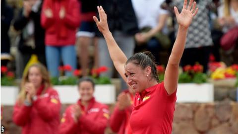 Sara Sorribes Tormo celebrates her victory over Naomi Osaka