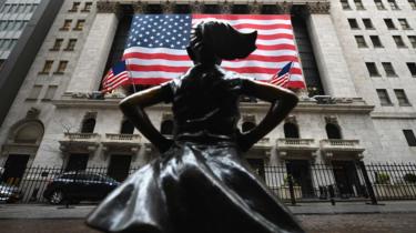 Fearless Girl statue in front of the NYSE