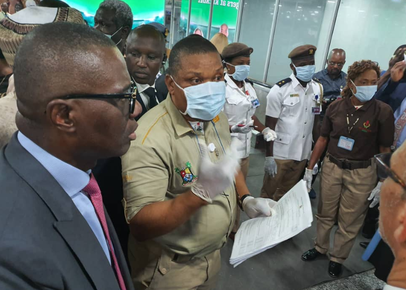 Governor Sanwo-Olu pays surprise visit to Lagos airport over coronavirus (photo/video)