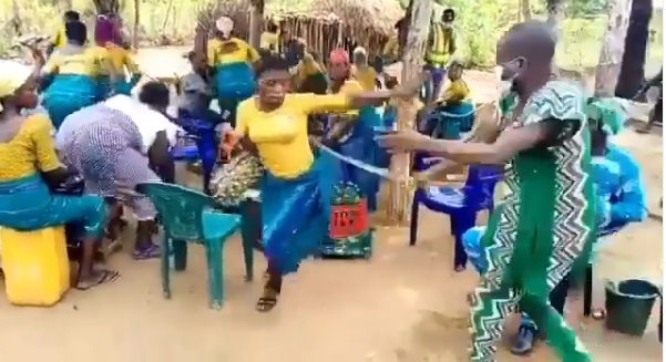 Umuada meeting dispersed with cane by Coronavirus taskforce (video)