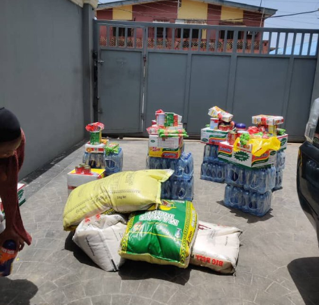 Nigerian tailor shows off the package his landlord sent to every tenant for free as Coronavirus relief