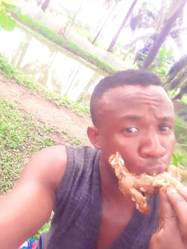 Nigerian man makes stew with Frog meat (photos)
