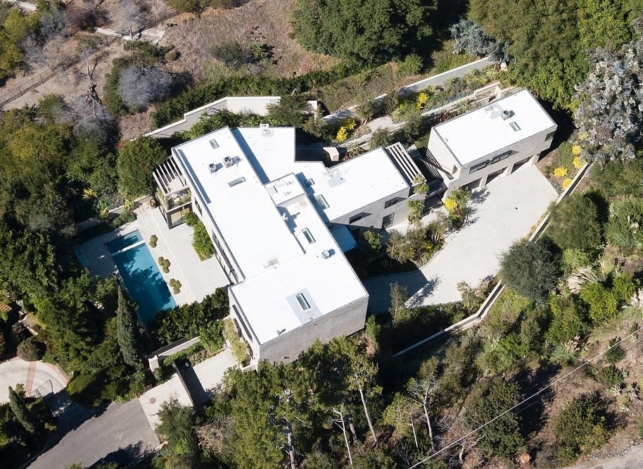 Inside the sprawling mansion 22-year-old billionaire, Kylie Jenner just bought for  million (Photos)