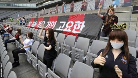 Some of the &amp;quot;premium mannequins&amp;quot; at FC Seoul's match