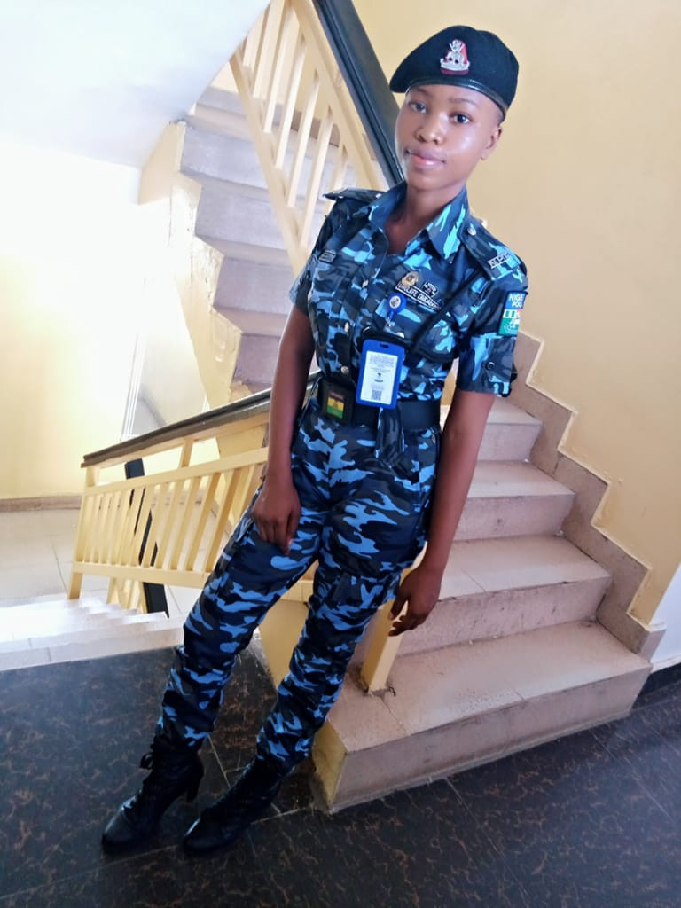 "Arrest me" Nigerian men beg as baby-faced female police nicknamed 