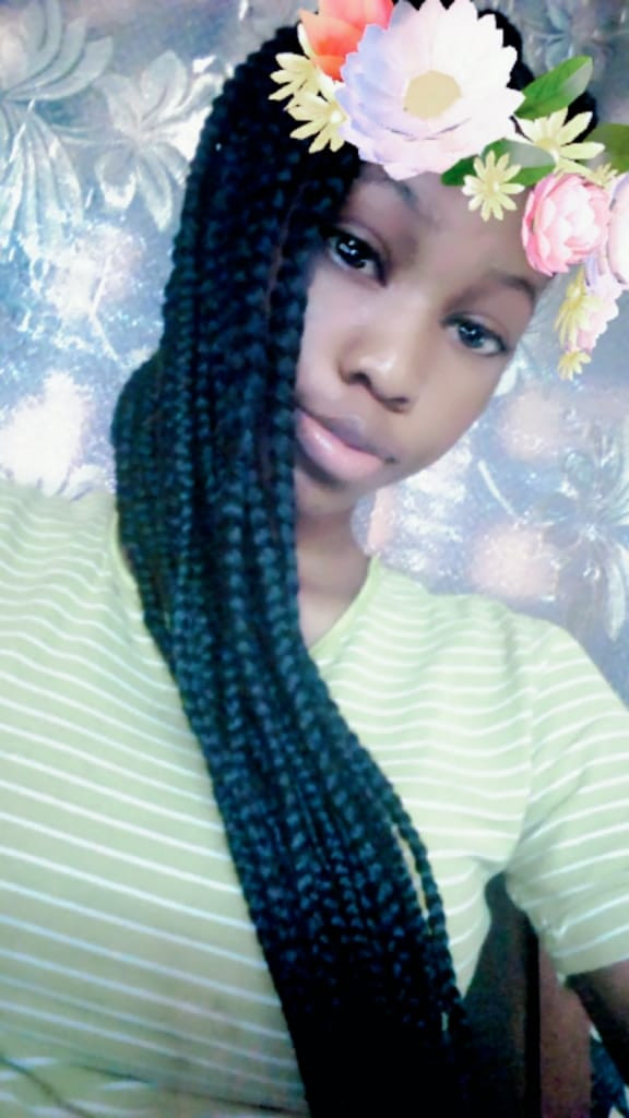 "Arrest me" Nigerian men beg as baby-faced female police nicknamed 