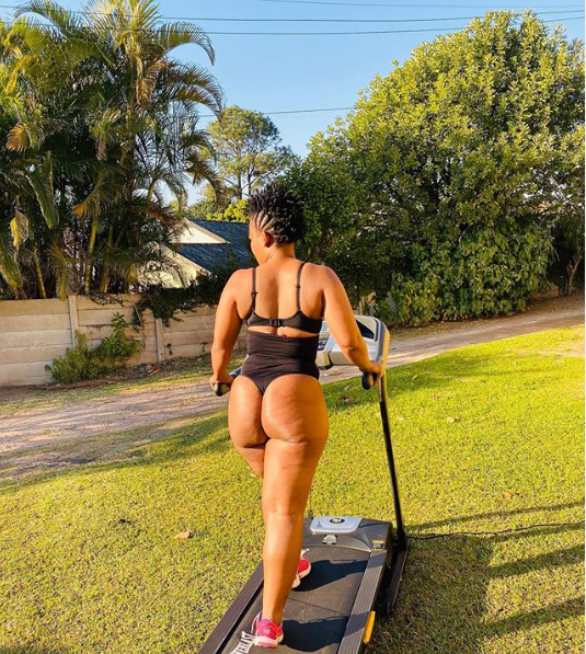 Zodwa Wabantu?puts her pub*c hair on display as she shows her acrobatic skills with impressive handstand (Photos)